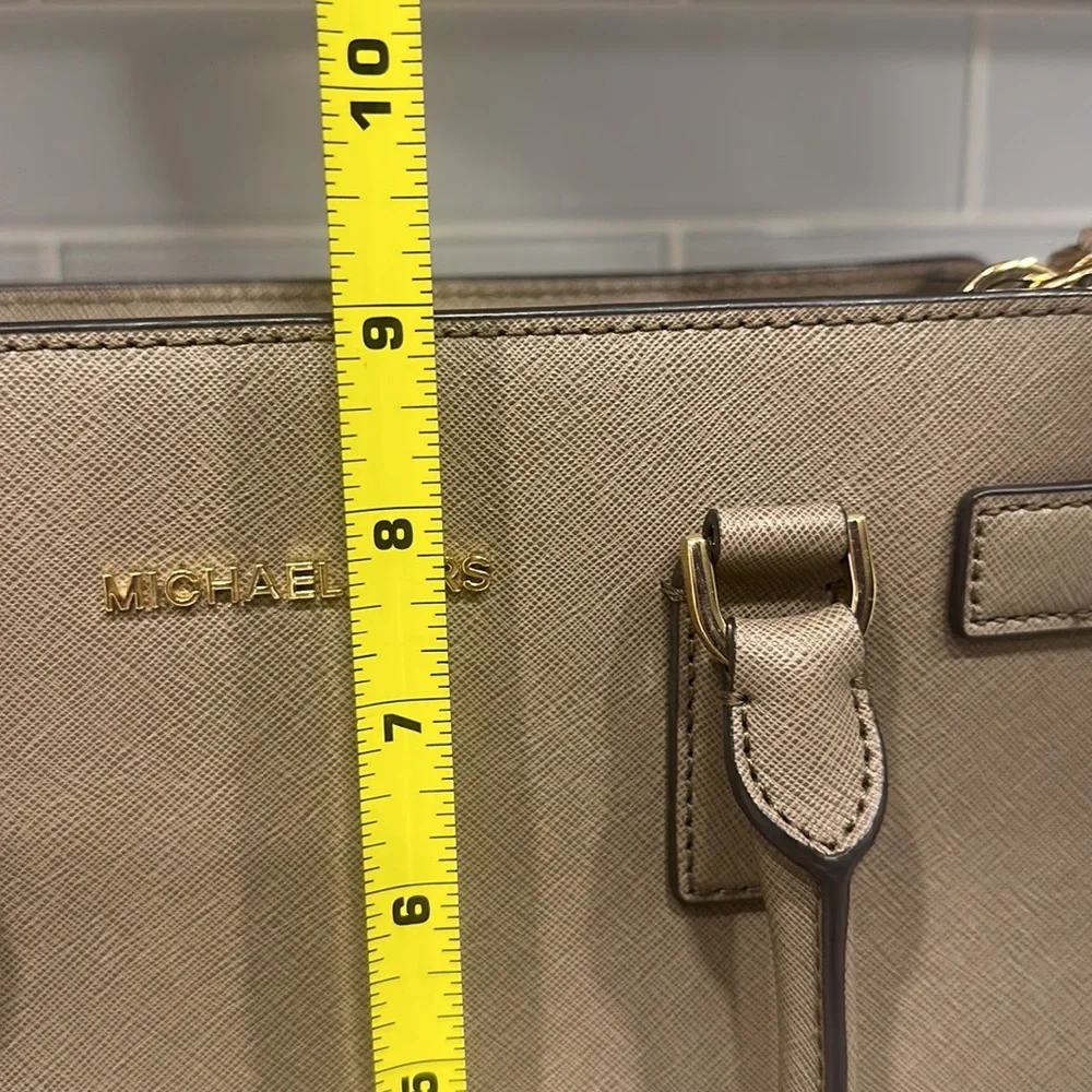 Michael Kors Dillon purse - Picture 6 of 7